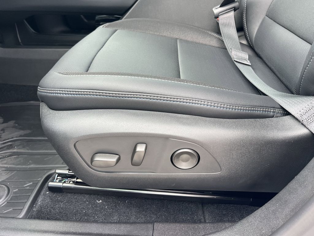 new 2025 Chevrolet Equinox EV car, priced at $38,573