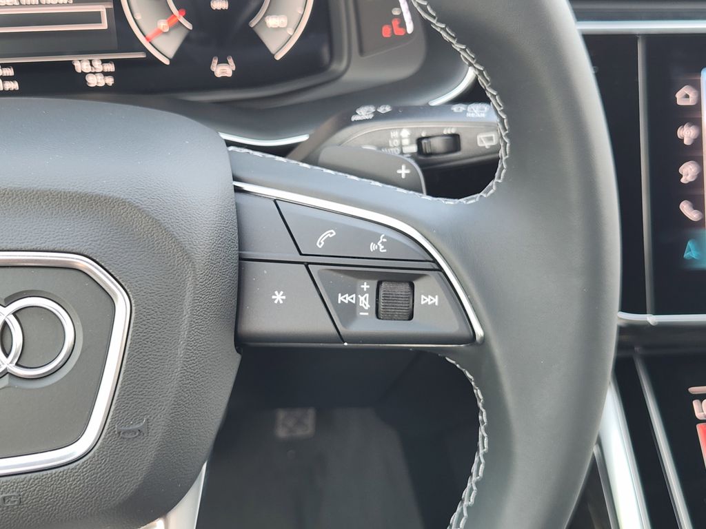 new 2025 Audi Q7 car, priced at $77,840
