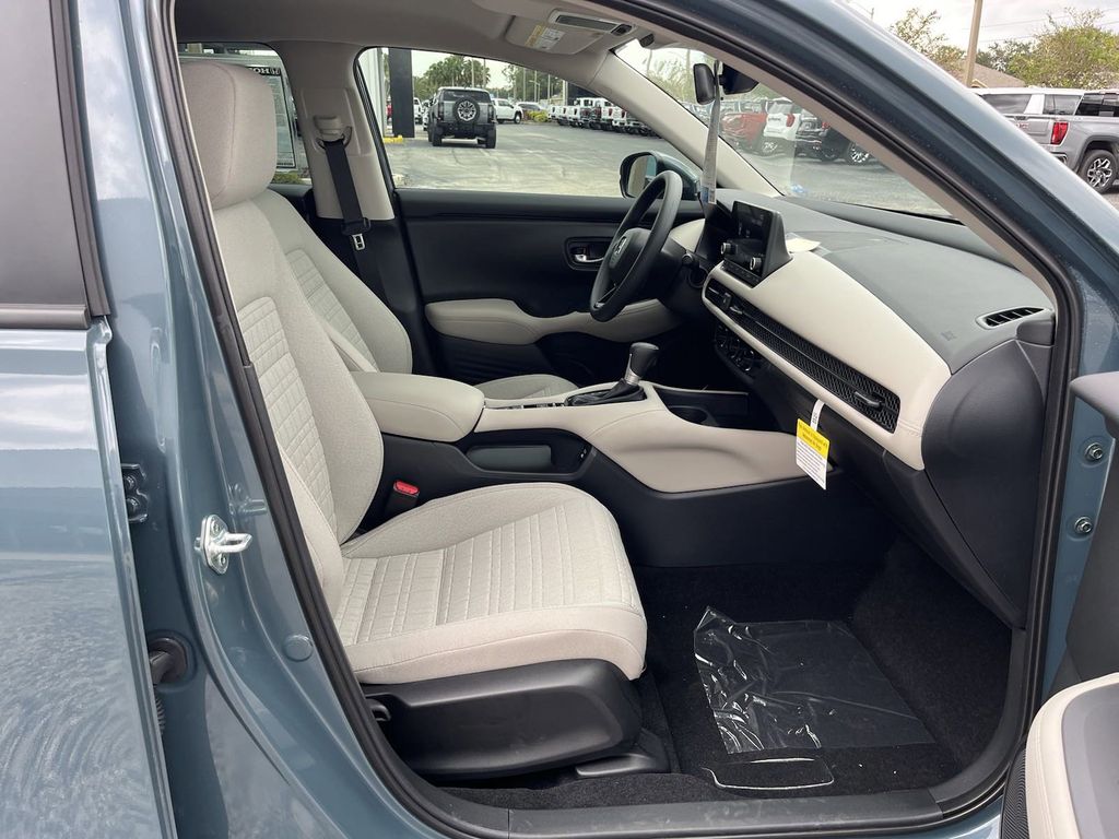new 2025 Honda HR-V car, priced at $27,557