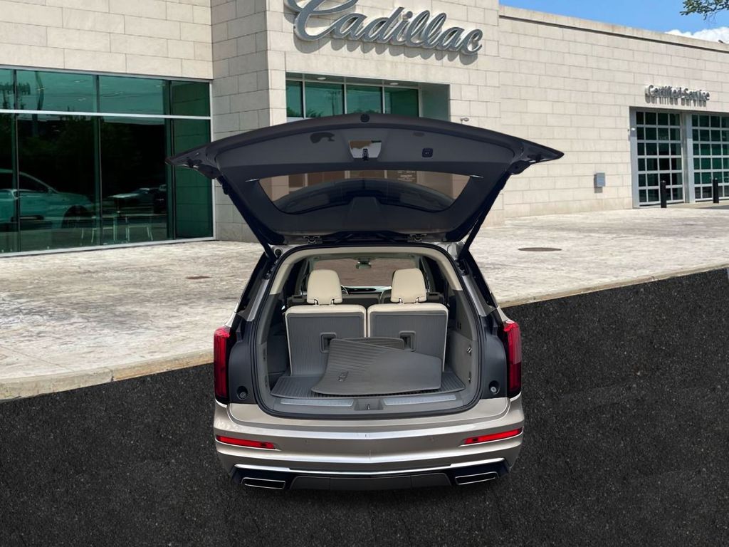 used 2022 Cadillac XT6 car, priced at $38,500