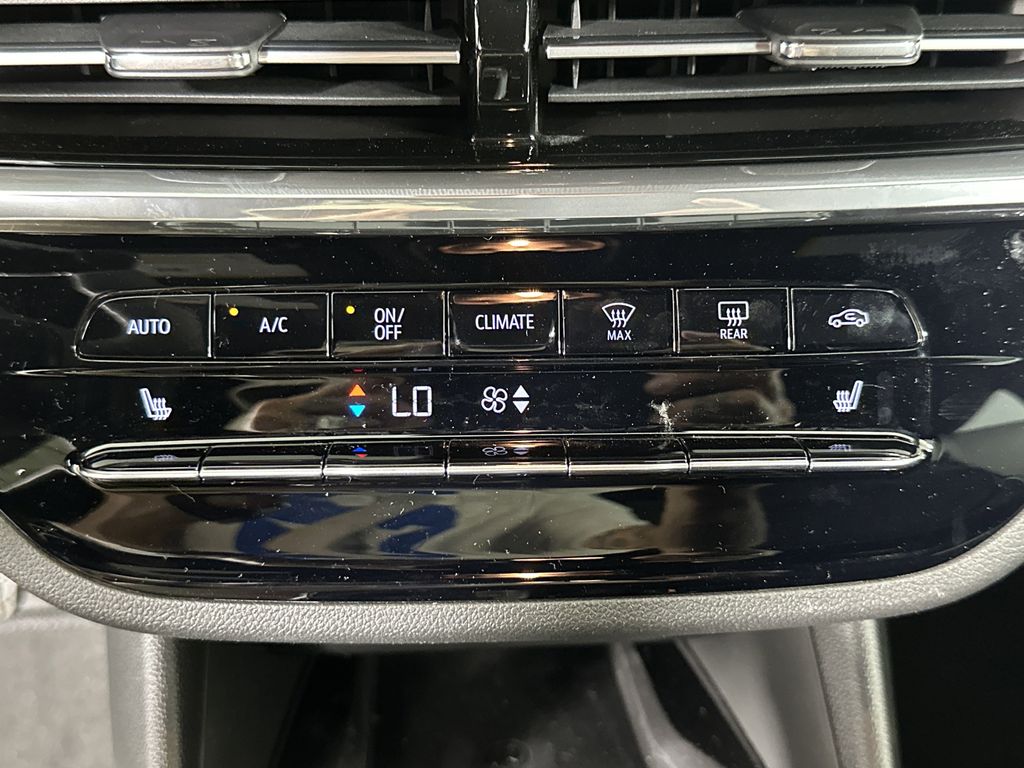 new 2025 Buick Envista car, priced at $31,085