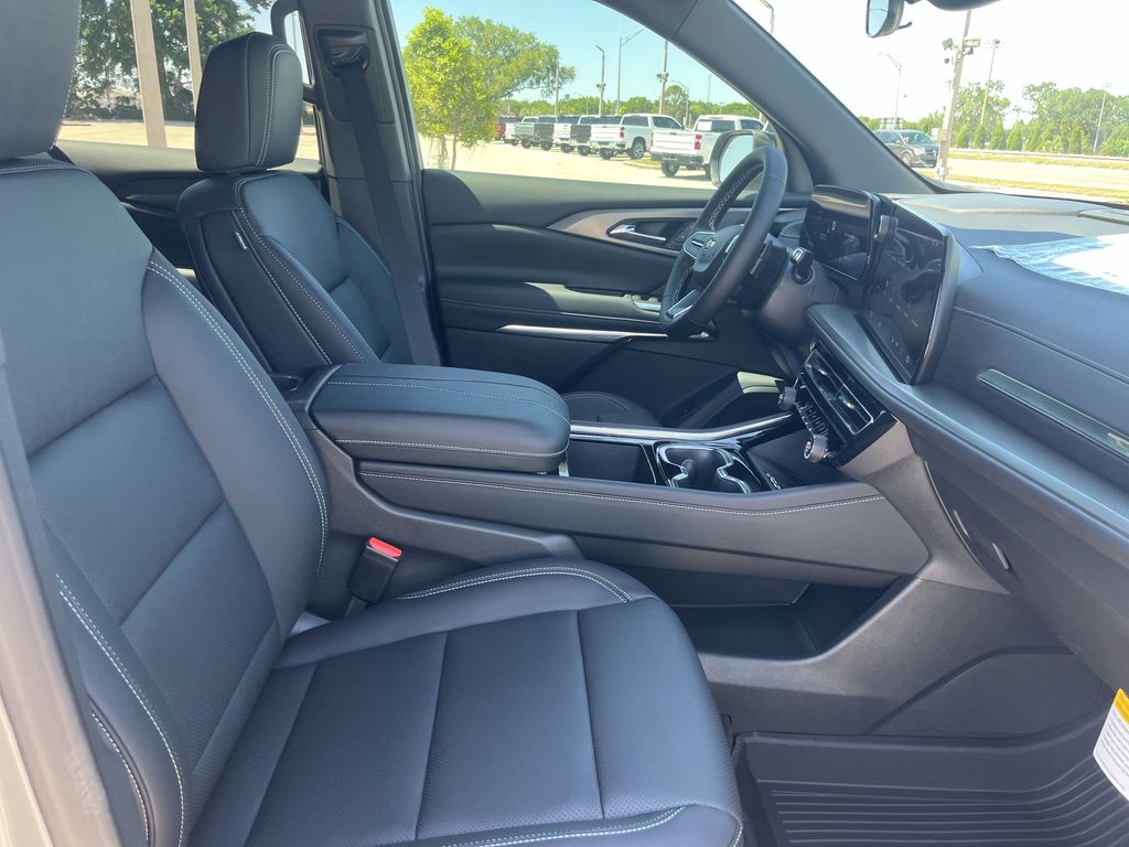 new 2025 Chevrolet Traverse car, priced at $42,384