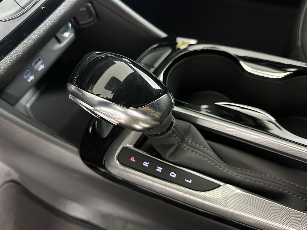 new 2025 Buick Envista car, priced at $28,080