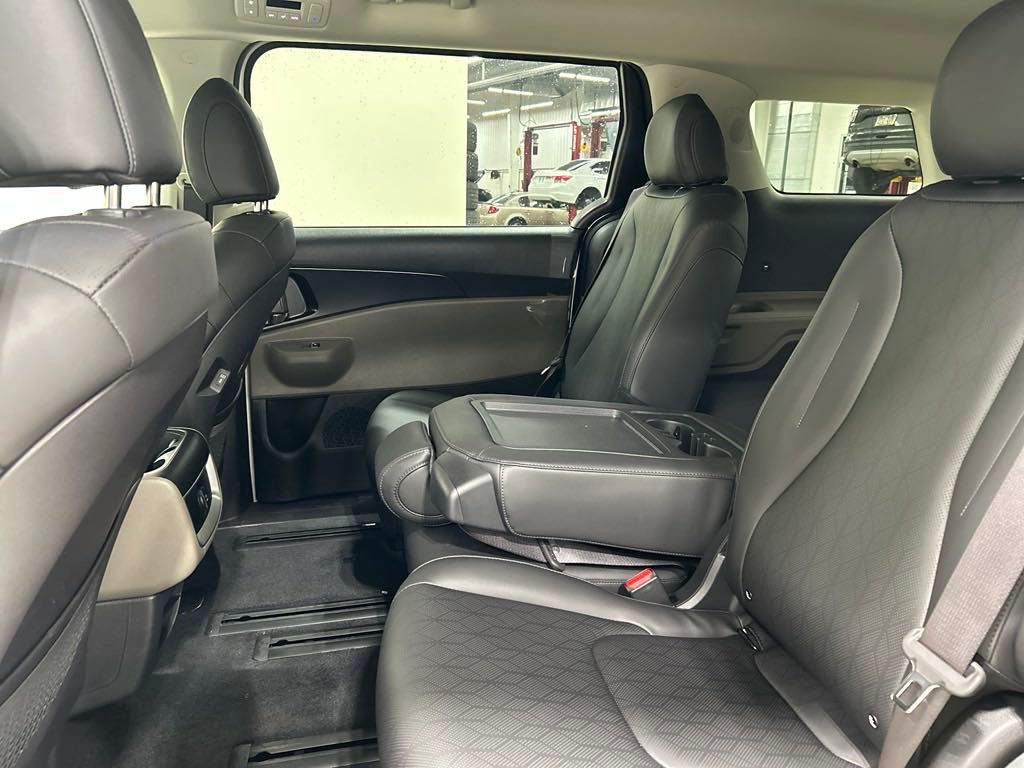 new 2025 Kia Carnival car, priced at $39,970