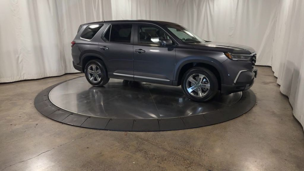 new 2025 Honda Pilot car, priced at $47,095