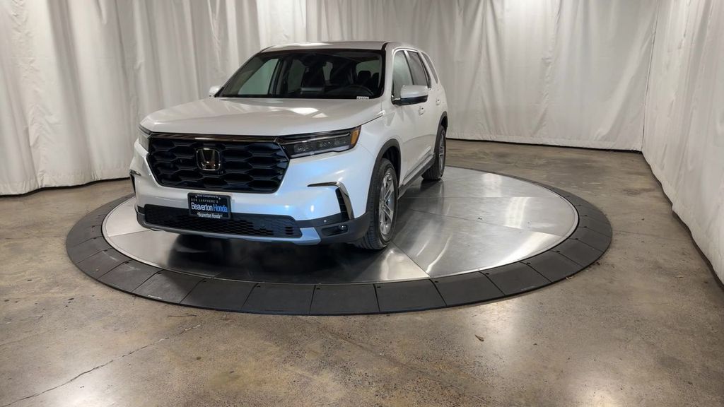new 2025 Honda Pilot car, priced at $47,550