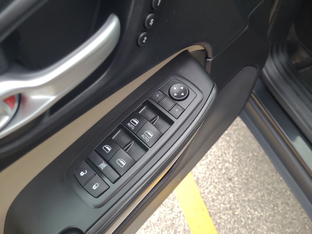 used 2015 Jeep Cherokee car, priced at $13,618