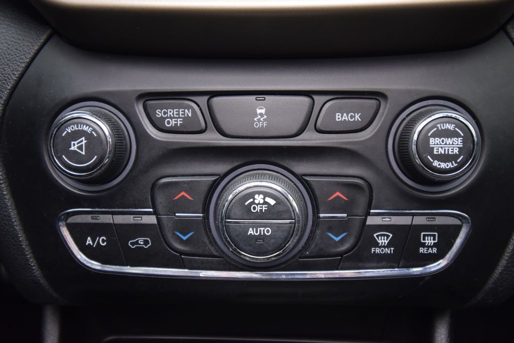 used 2016 Jeep Cherokee car, priced at $10,095