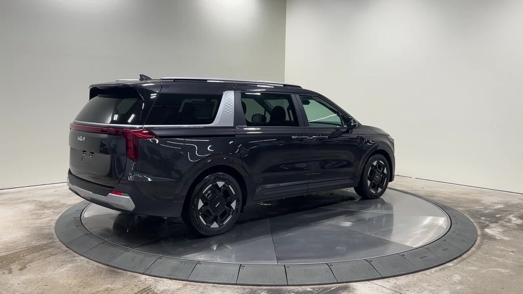 new 2025 Kia Carnival car, priced at $41,610