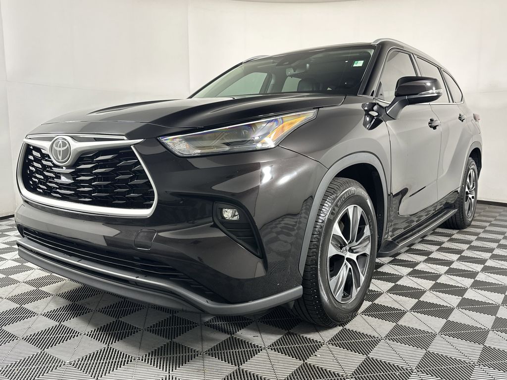 used 2022 Toyota Highlander car, priced at $34,711