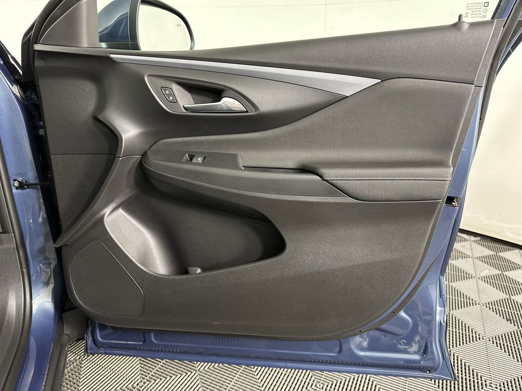 new 2025 Buick Envista car, priced at $27,375