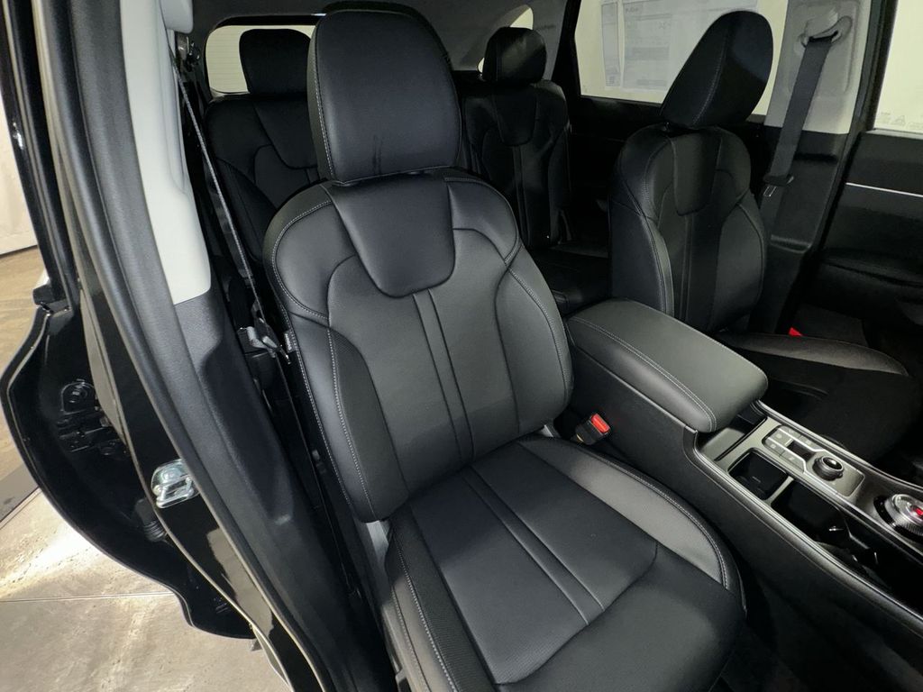 new 2025 Kia Sorento Hybrid car, priced at $42,088