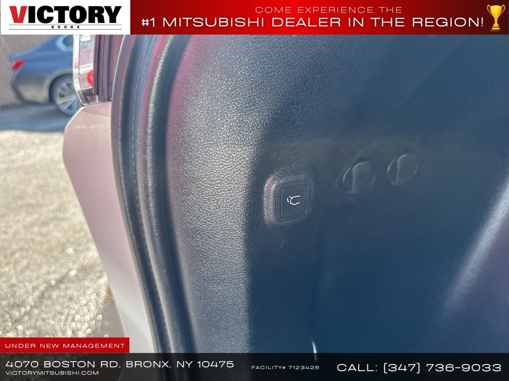 used 2023 Jeep Cherokee car, priced at $18,995