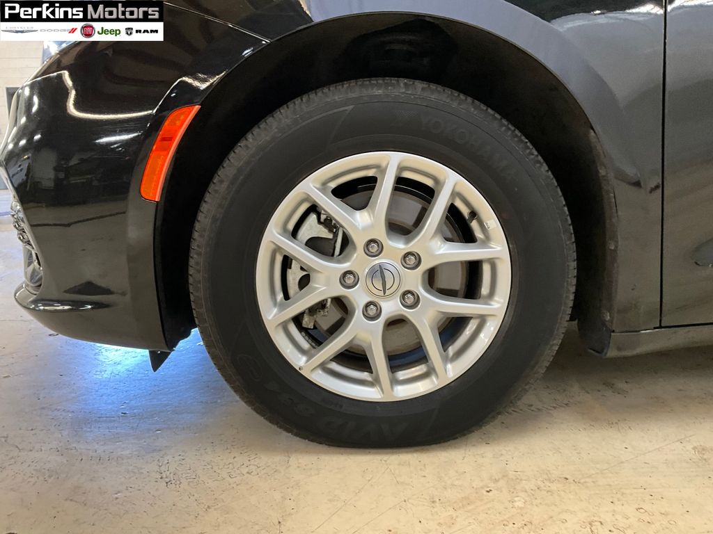 used 2024 Chrysler Pacifica car, priced at $33,343