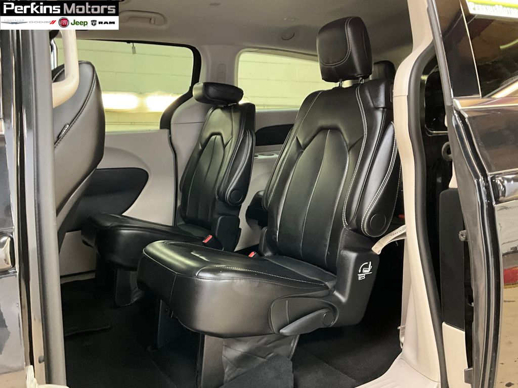 used 2024 Chrysler Pacifica car, priced at $33,343