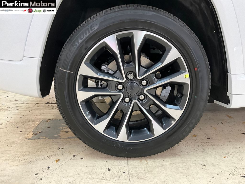 new 2025 Jeep Grand Cherokee car, priced at $59,332