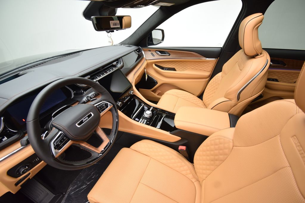 new 2025 Jeep Grand Cherokee L car, priced at $70,107