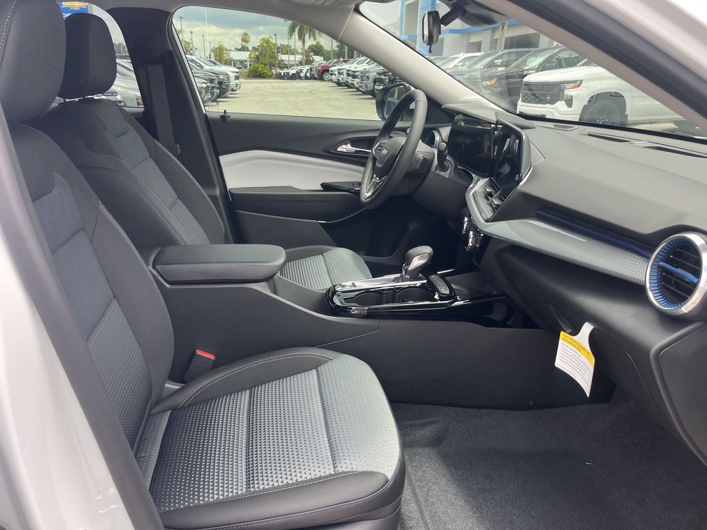 new 2025 Chevrolet Trax car, priced at $24,825