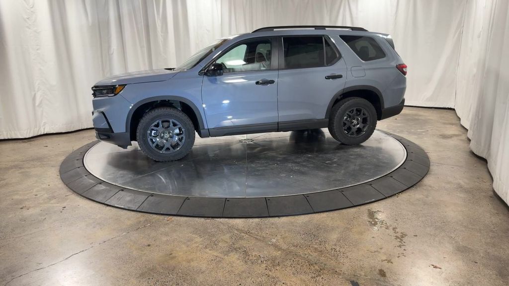 new 2025 Honda Pilot car, priced at $51,305