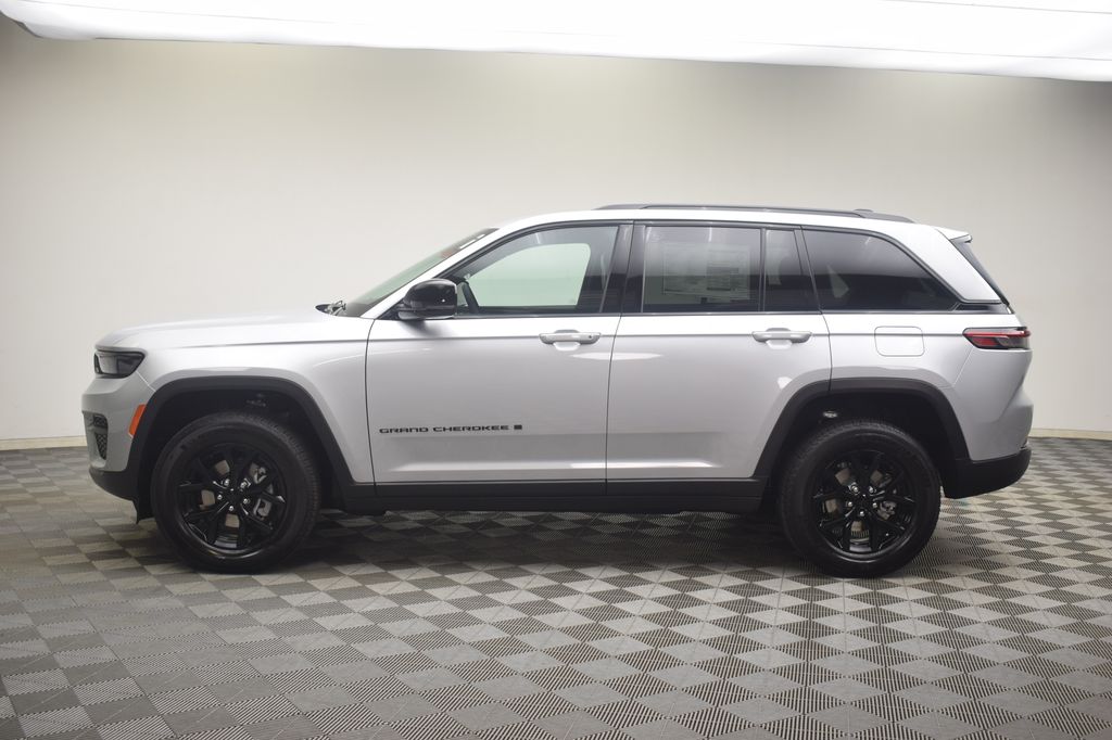 new 2025 Jeep Grand Cherokee car, priced at $37,308