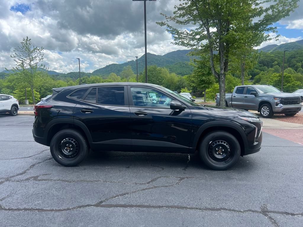 new 2025 Chevrolet Trax car, priced at $22,290