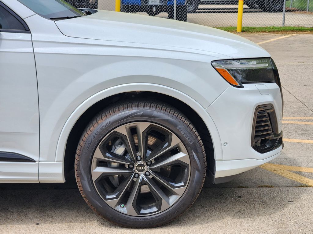 new 2025 Audi Q7 car, priced at $88,655