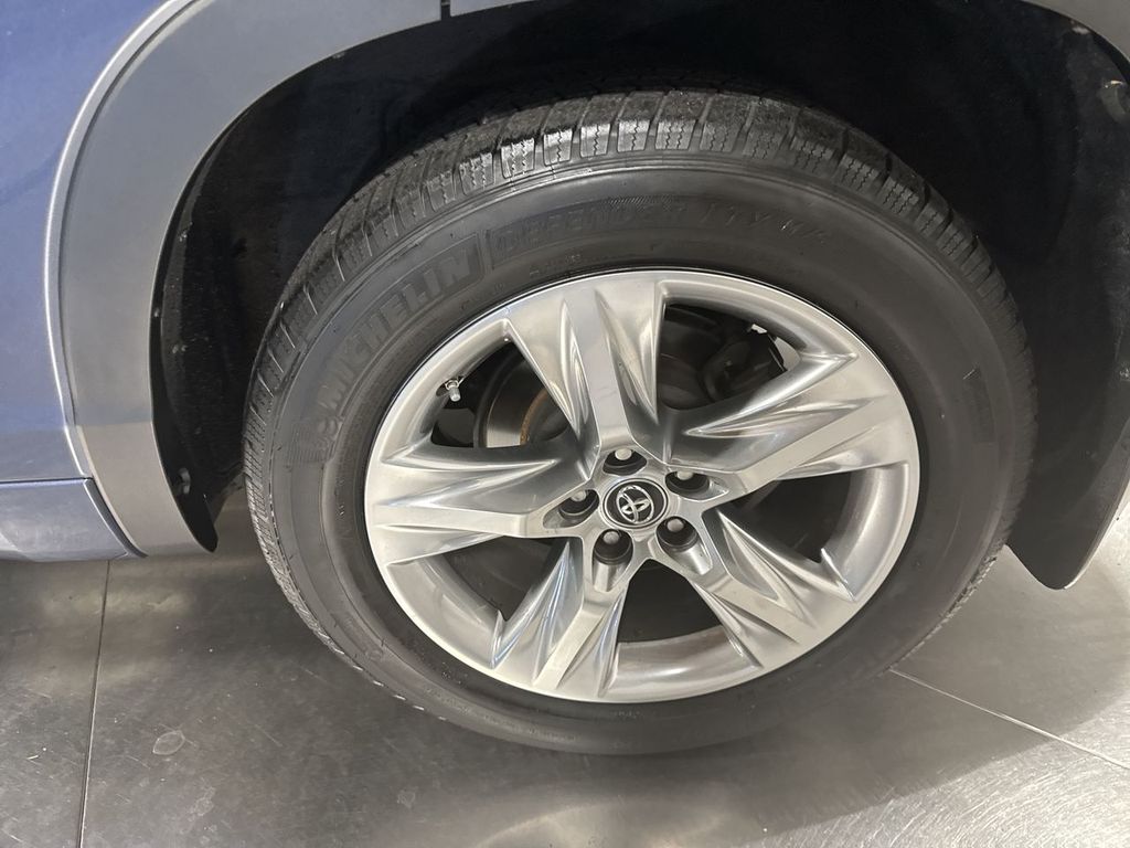used 2016 Toyota Highlander car, priced at $19,458