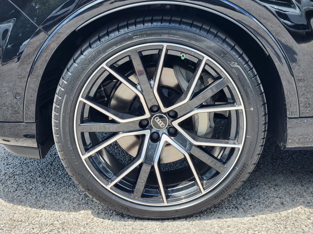new 2025 Audi Q7 car, priced at $78,950