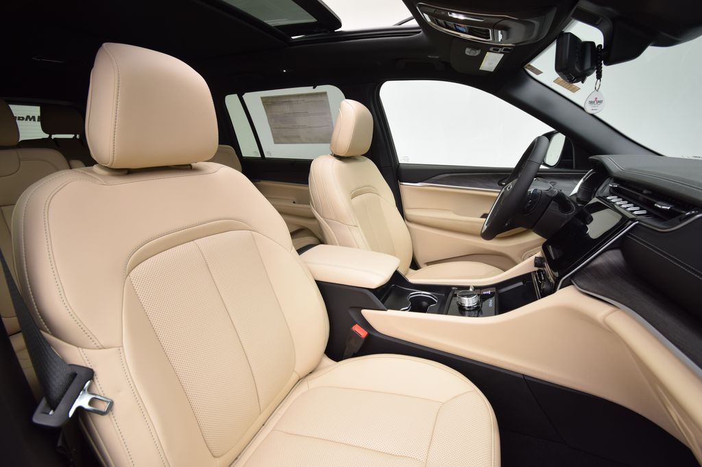 new 2025 Jeep Grand Cherokee L car, priced at $50,651