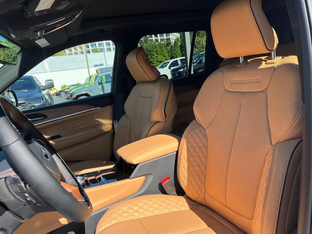 new 2025 Jeep Grand Cherokee car, priced at $66,990