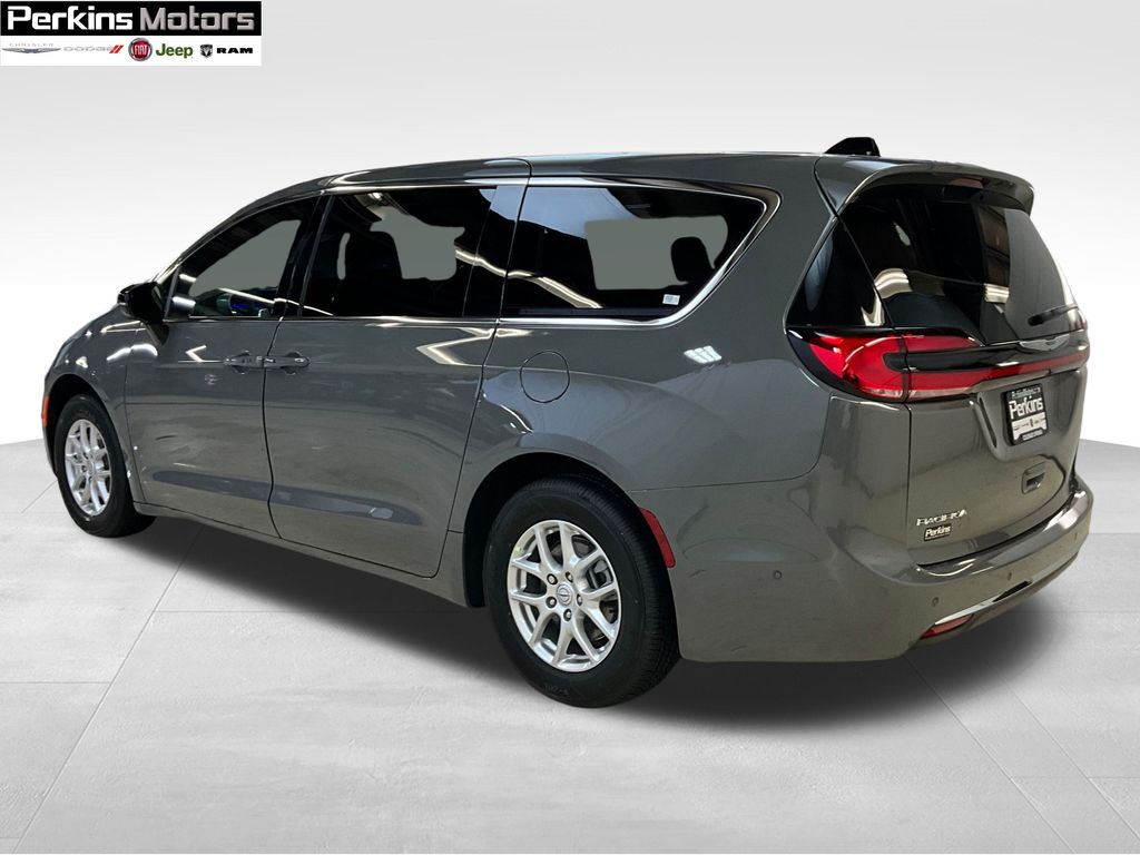new 2025 Chrysler Pacifica car, priced at $37,864