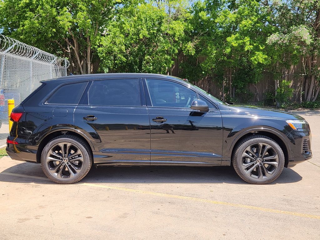 new 2025 Audi Q7 car, priced at $77,750