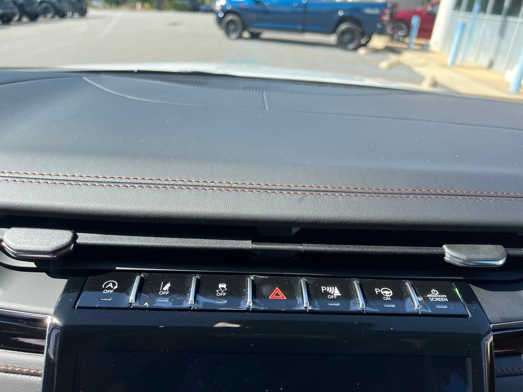 new 2025 Jeep Grand Cherokee car, priced at $66,990