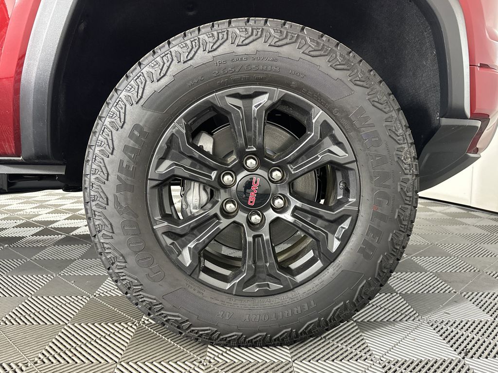 new 2025 GMC Canyon car, priced at $40,995