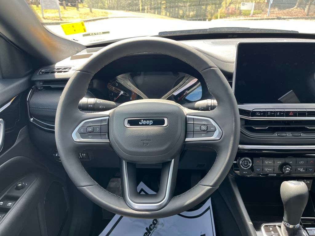 new 2025 Jeep Compass car, priced at $28,990