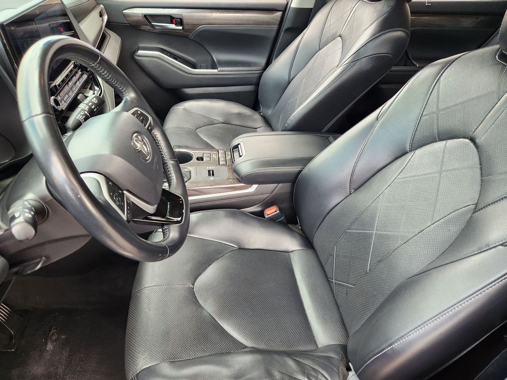 used 2022 Toyota Highlander car, priced at $39,792