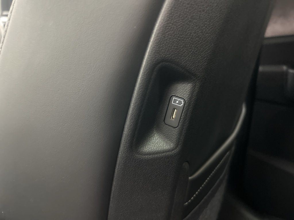 new 2025 Kia Sorento car, priced at $39,010