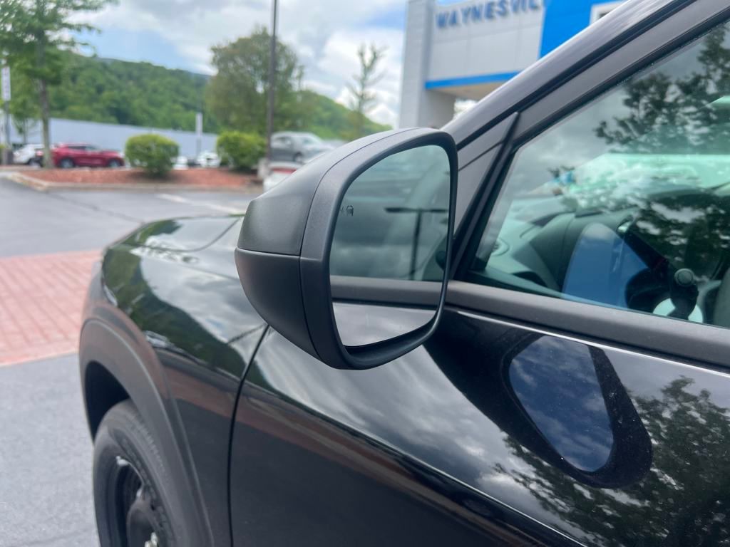 new 2025 Chevrolet Trax car, priced at $22,290