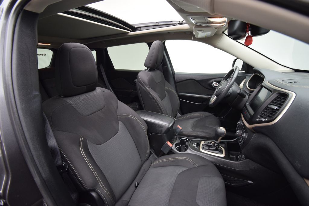 used 2016 Jeep Cherokee car, priced at $10,095