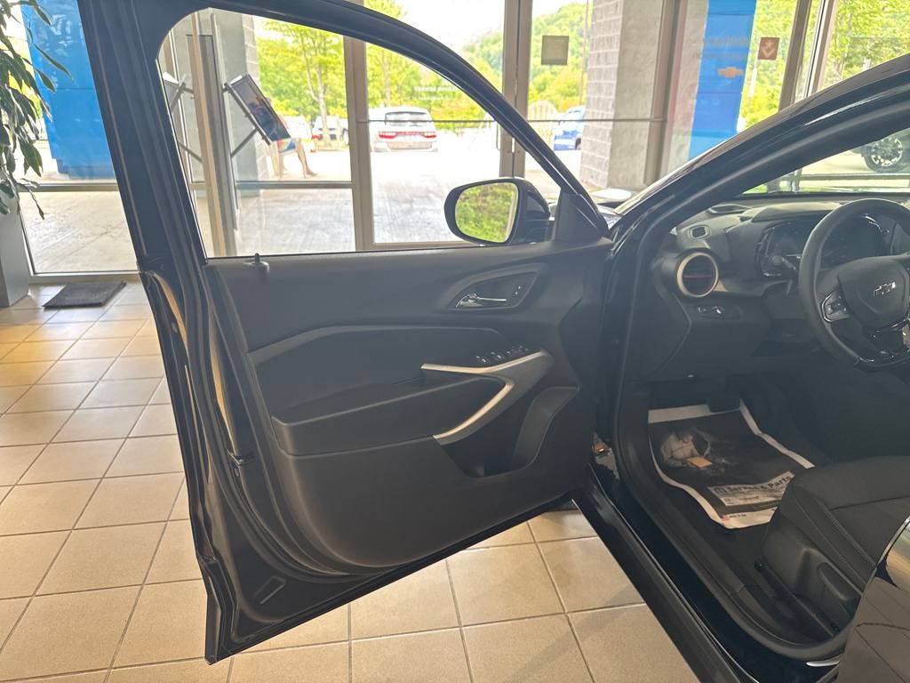 new 2025 Chevrolet Trax car, priced at $24,290