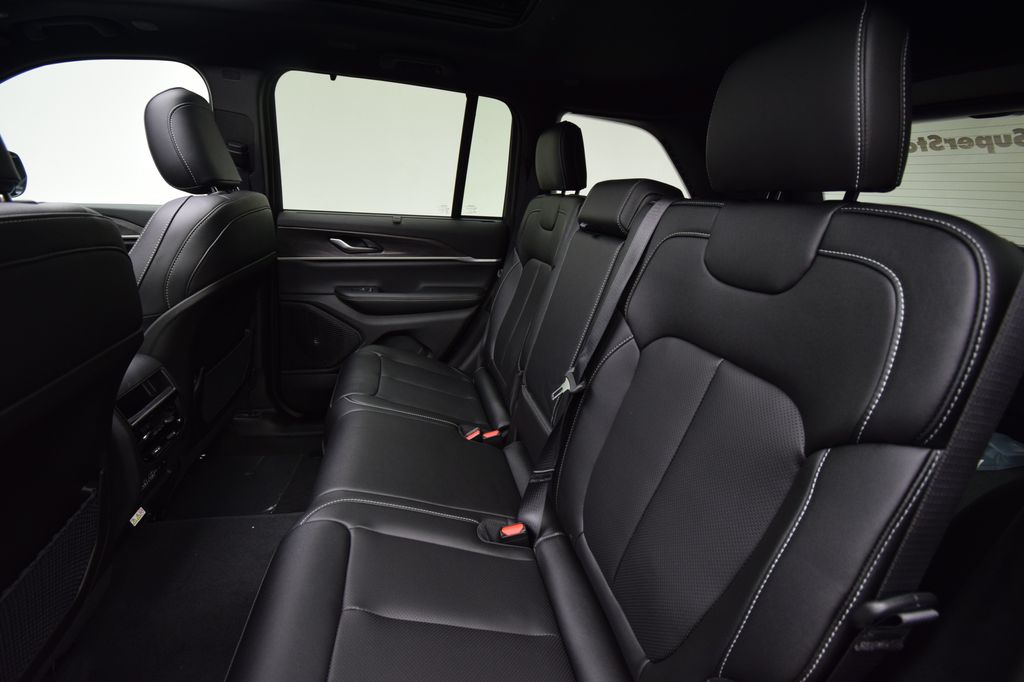 new 2025 Jeep Grand Cherokee car, priced at $54,405