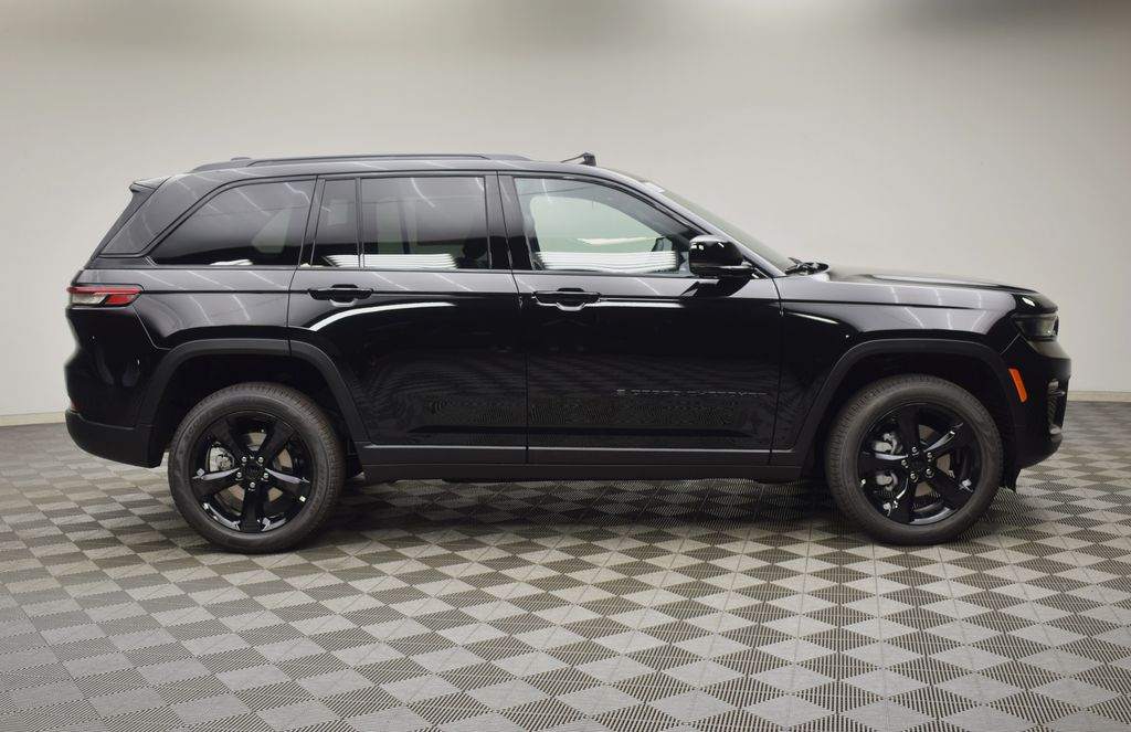new 2025 Jeep Grand Cherokee car, priced at $44,150