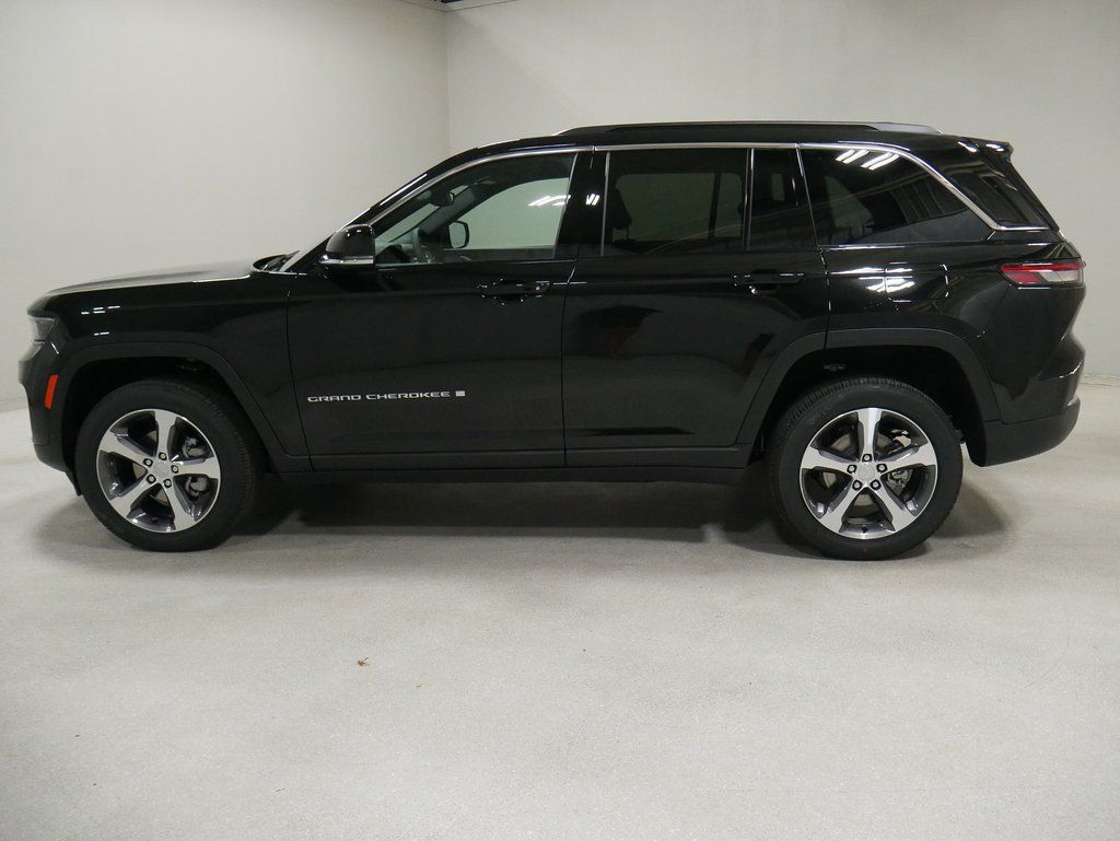 new 2024 Jeep Grand Cherokee car, priced at $47,420