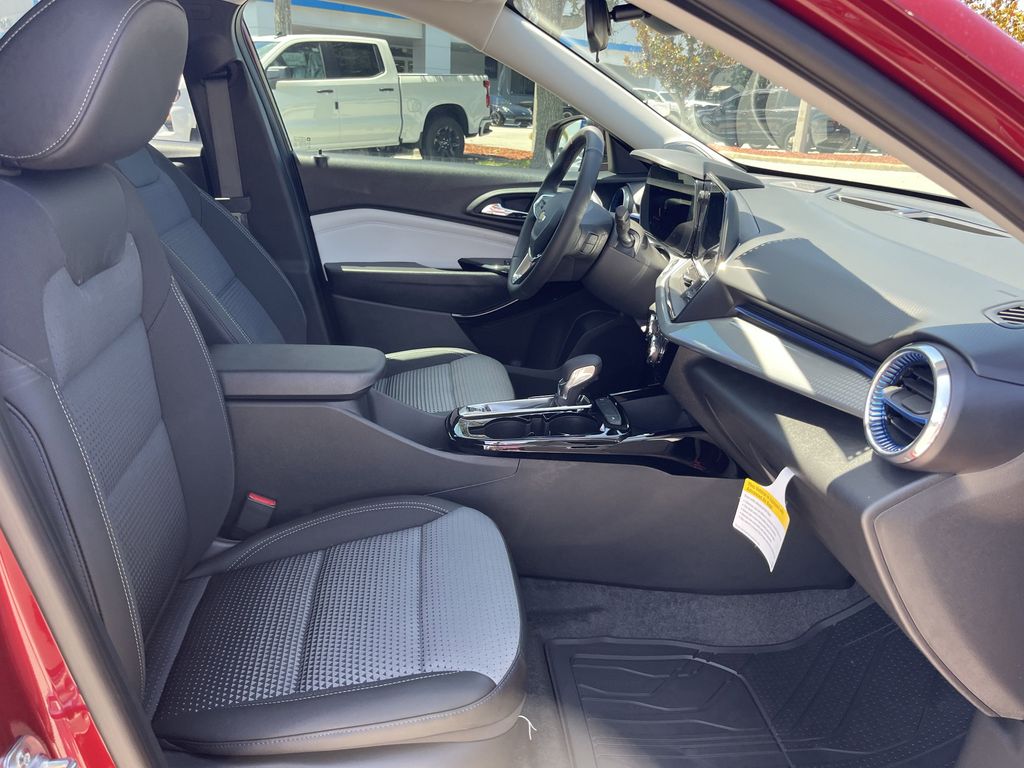 new 2025 Chevrolet Trax car, priced at $24,460