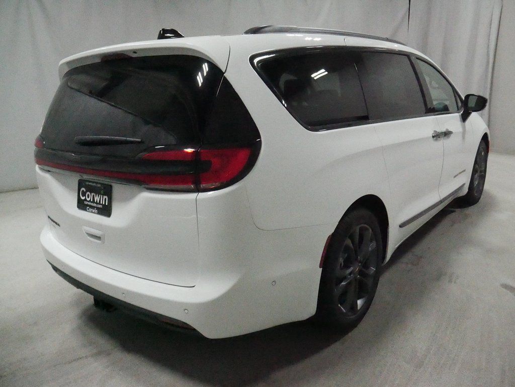 new 2024 Chrysler Pacifica car, priced at $40,845