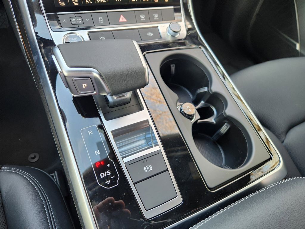 new 2025 Audi Q7 car, priced at $77,840