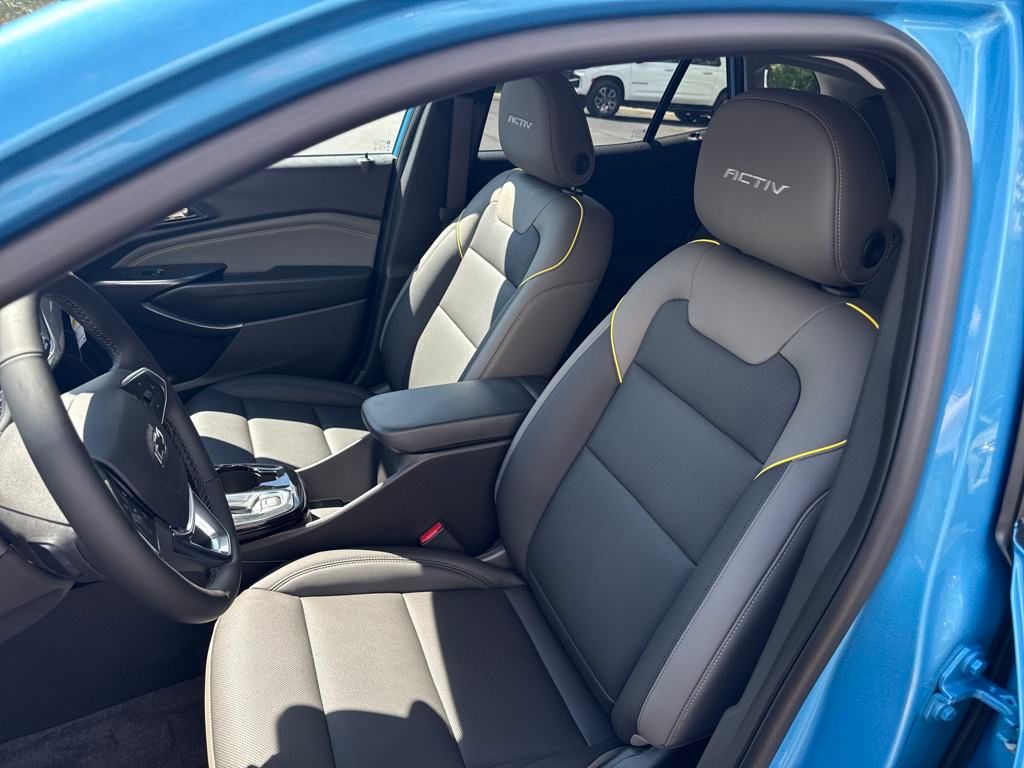 new 2025 Chevrolet Trax car, priced at $27,085