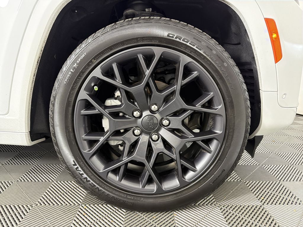 used 2025 Jeep Grand Cherokee car, priced at $53,195