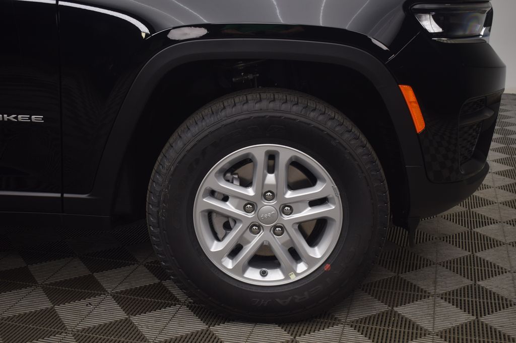 new 2025 Jeep Grand Cherokee car, priced at $40,067