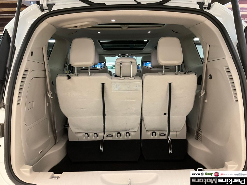 used 2018 Chrysler Pacifica Hybrid car, priced at $22,351